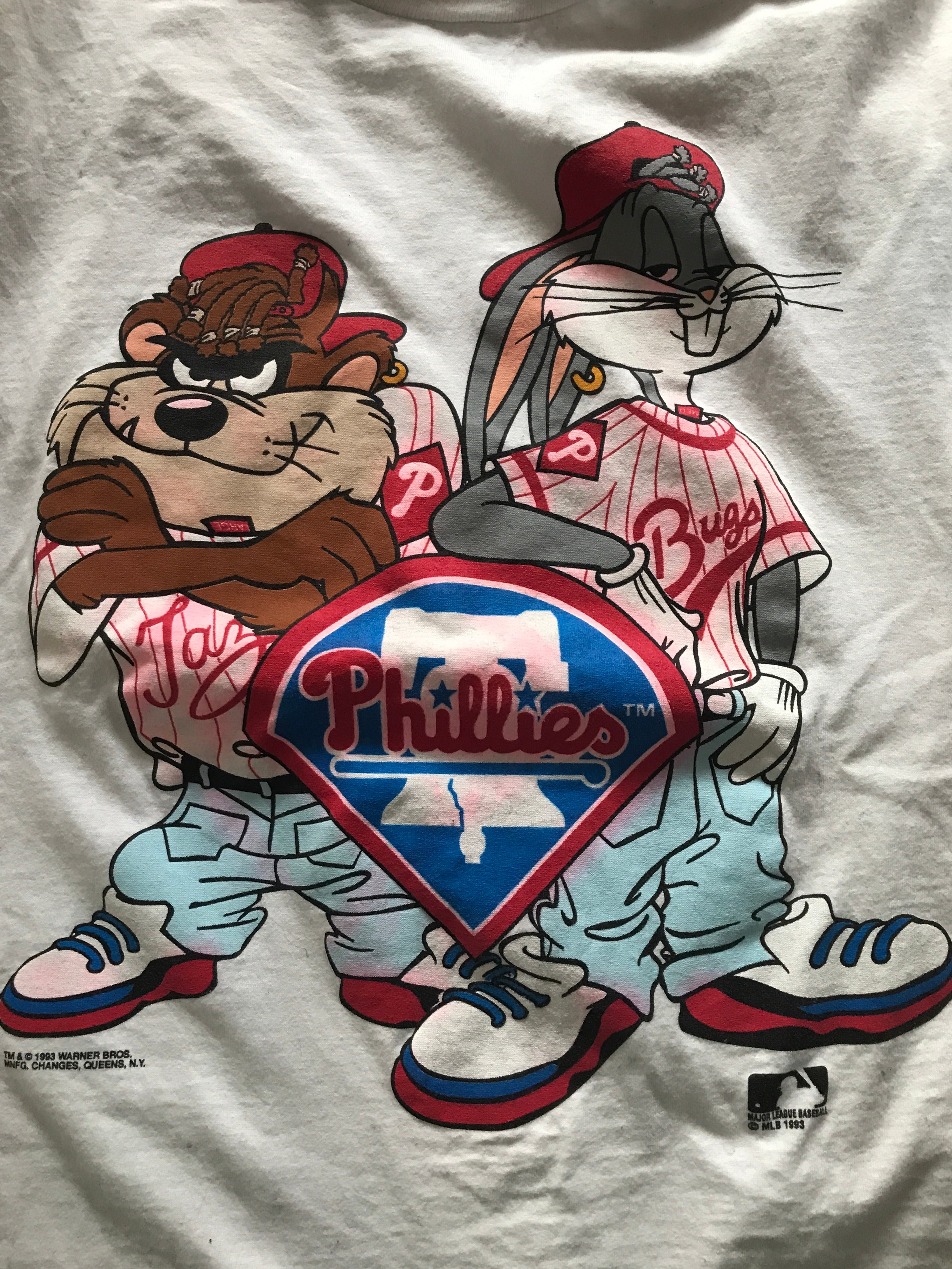 Philadelphia Phillies Bugs Bunny shops Taz vintage shirt