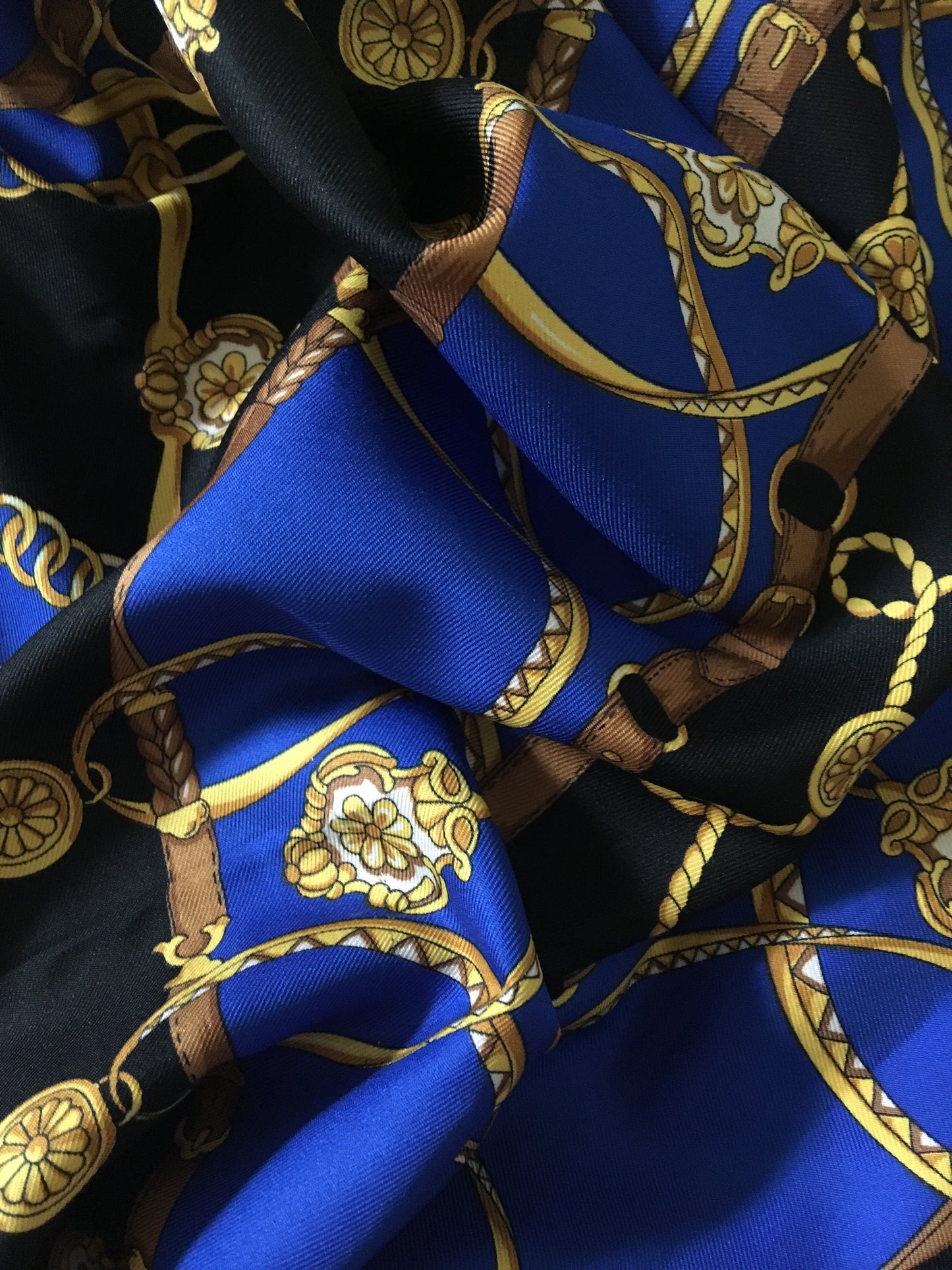 Mascada Vintage Azul, Negro y Dorado